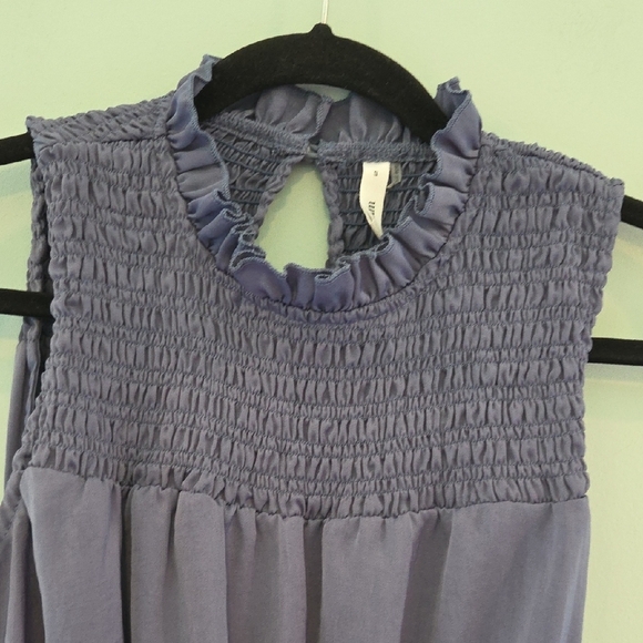 Glam Blue Gray Smocked Sleeveless Blouse Size Small Feels Like Silk - Picture 3 of 10